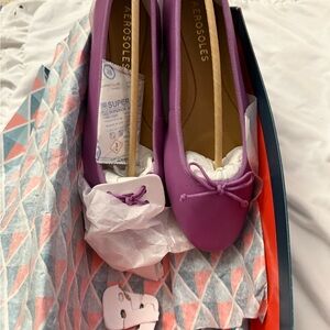 AEROSOLES Women's Vibrant Purple Flats